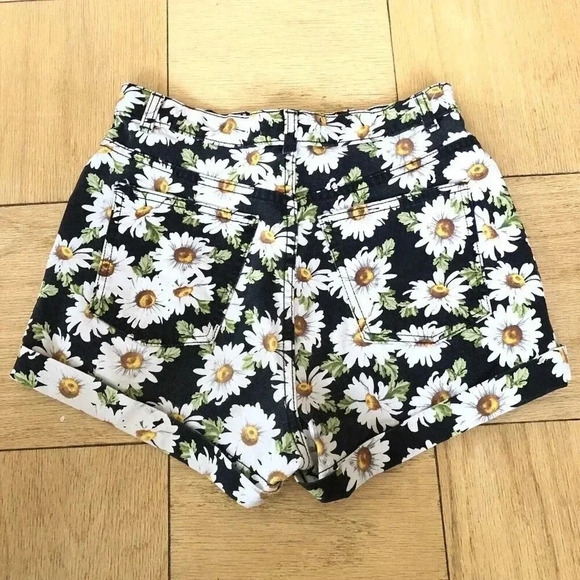 American Apparel VINTAGE Womens Shorts Size 27 Black Sunflower Floral 5 pockets - Picture 5 of 6